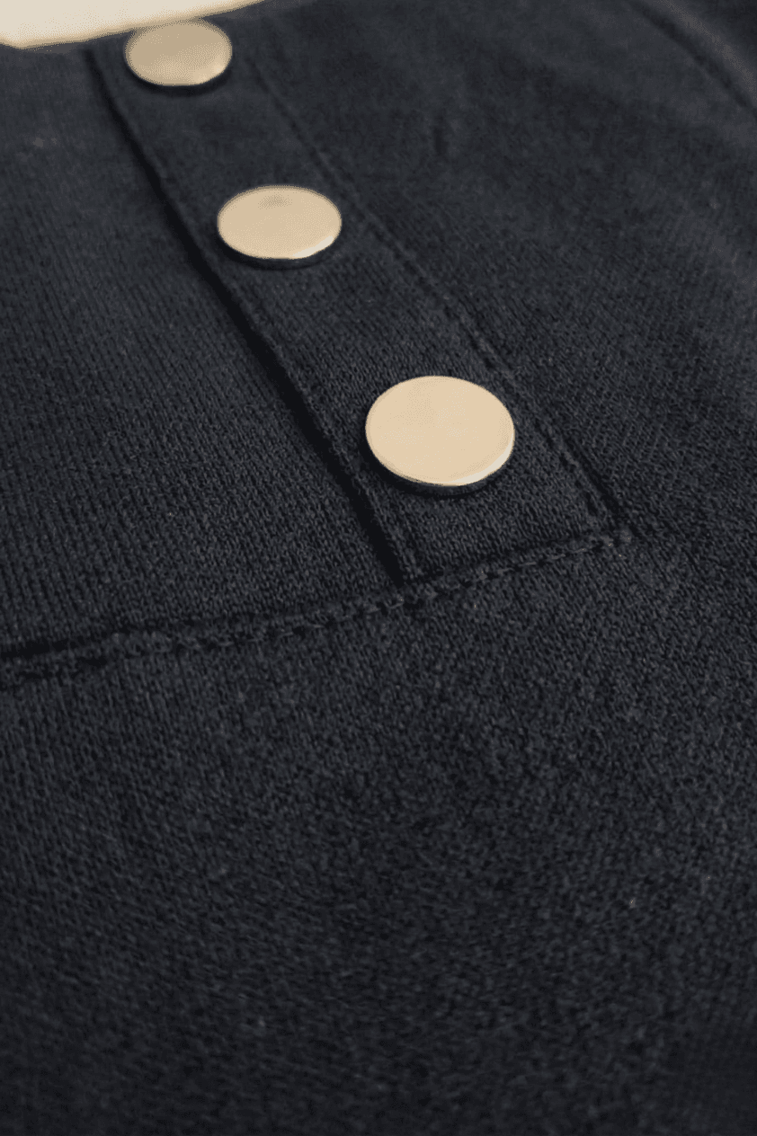 Pantalón Skinny de Tiro Alto con Botonadura Dorada 2